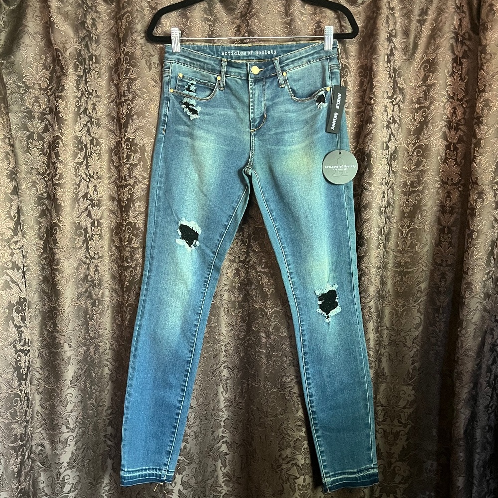 Articles of Society Frayed Jean Skinny Crop Size 28 New Condition  NWT